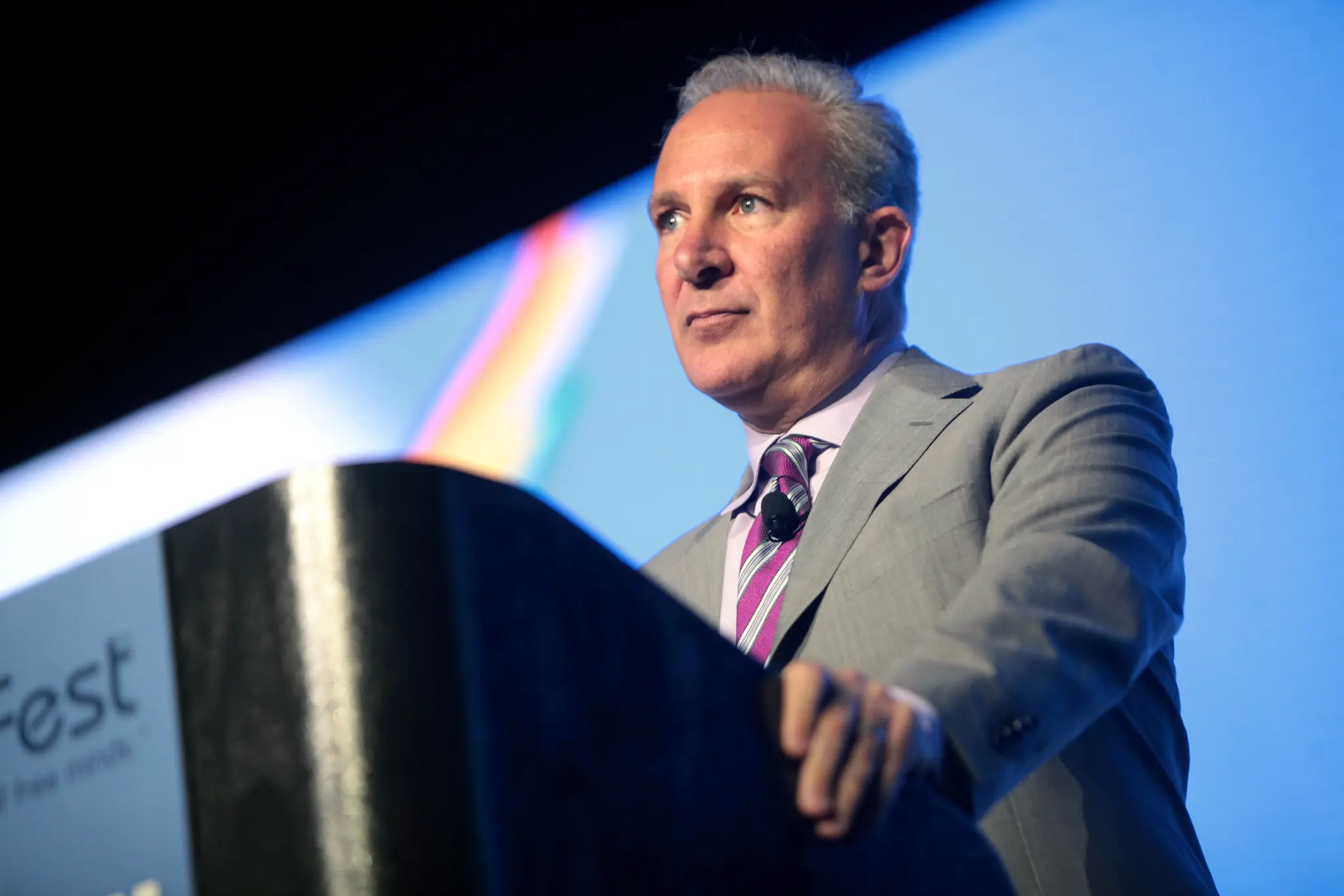 „Krypto zaczyna pękać”. Peter Schiff zwiastuje katastrofę