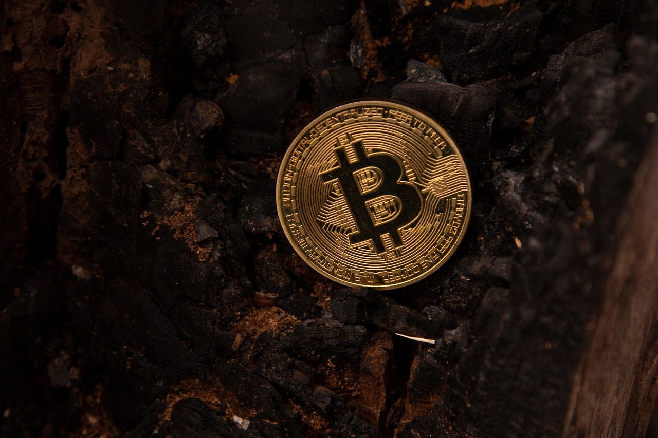 Bitcoin spada poniżej 94 000 USD, mimo rekordowych wpływów do ETF-ów! Co się dzieje?