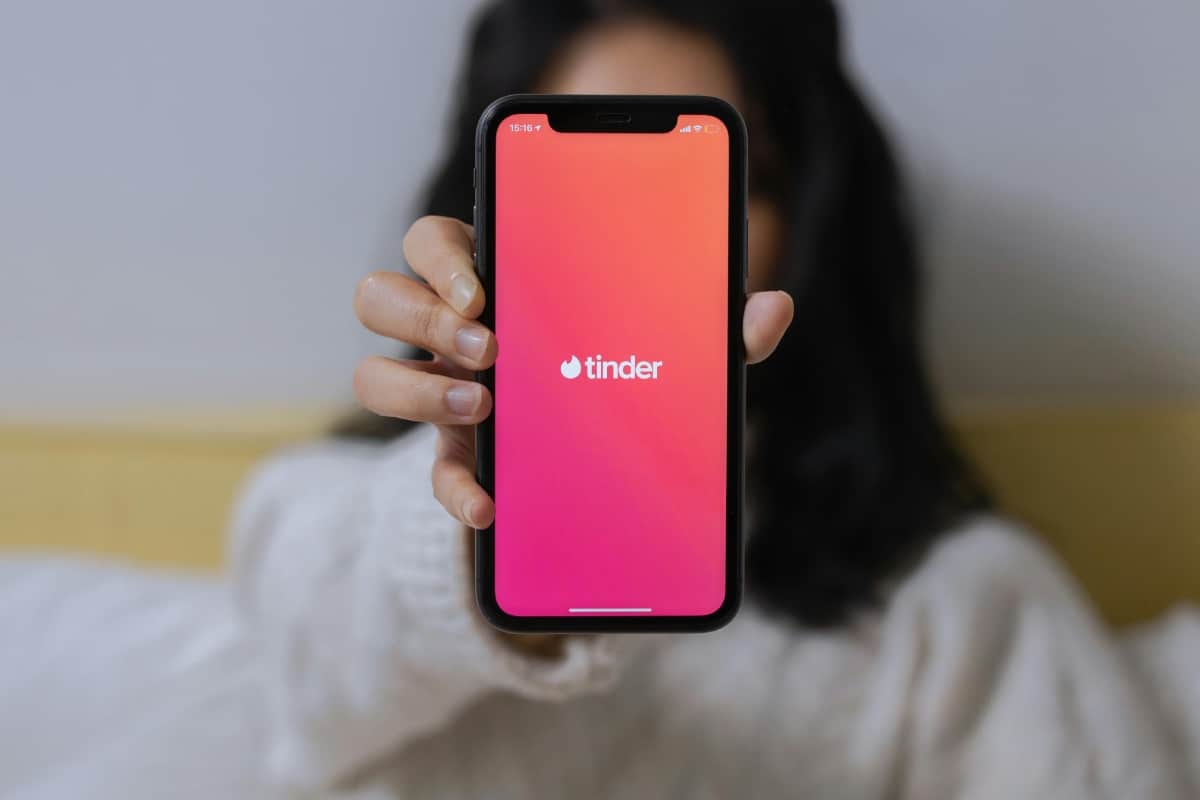 Tinder wchodzi w technologię blockchain. Koniec z fake’owymi randkowiczami?