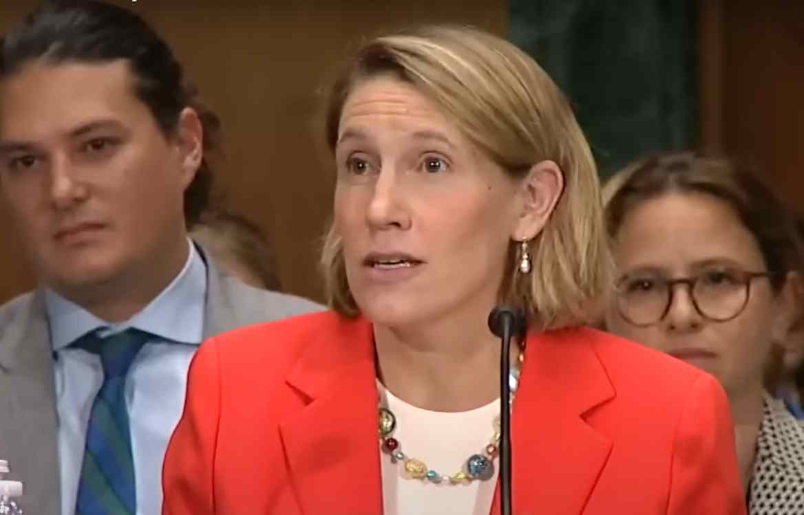 Padły mocne słowa. Komisarz SEC ostro krytykuje ugodę z Ripple