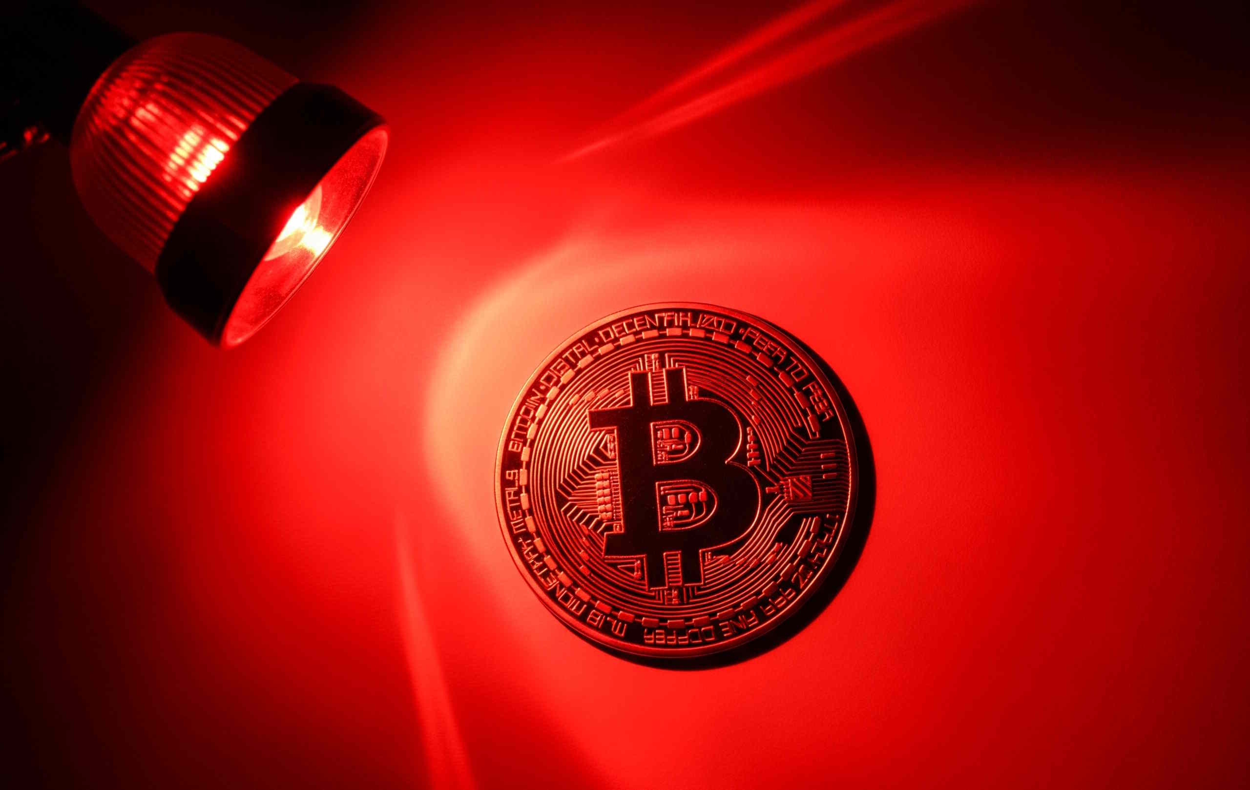 Wieloryby już wiedzą – analiza płynności Santiment nie kłamie! Czy Bitcoin naprawdę spadnie do 107 000 USD?