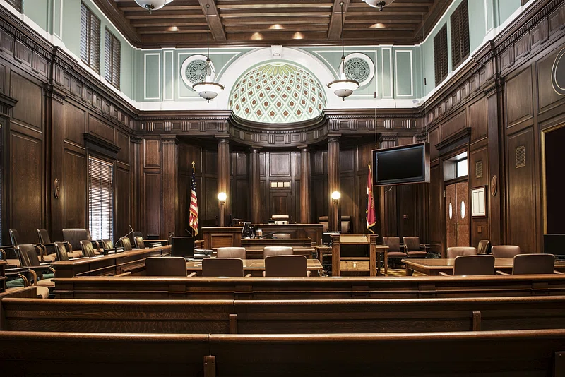 Ubezpieczyciel pozwany przez swoich udziałowców. W tle – głośne morderstwo