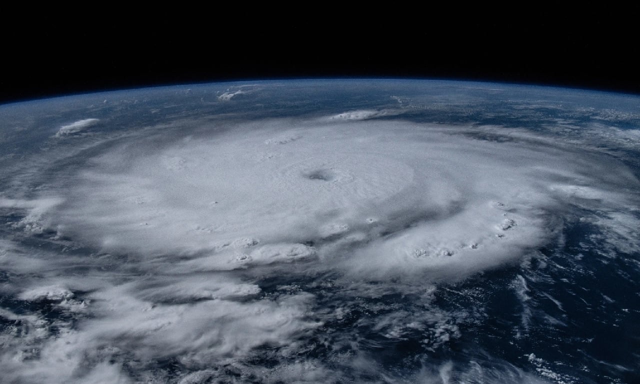 Branża paliwowa odpowiedzialna za huragany? Sąd „oddala”