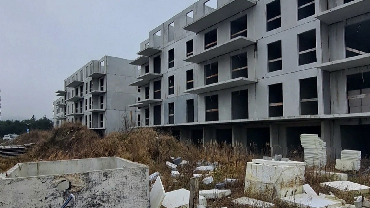 Dziesiątki osiedli w ruinie, tysiące klientów na lodzie. Deweloper zapadł się pod ziemię. Co się stało ze spółką HREiT?