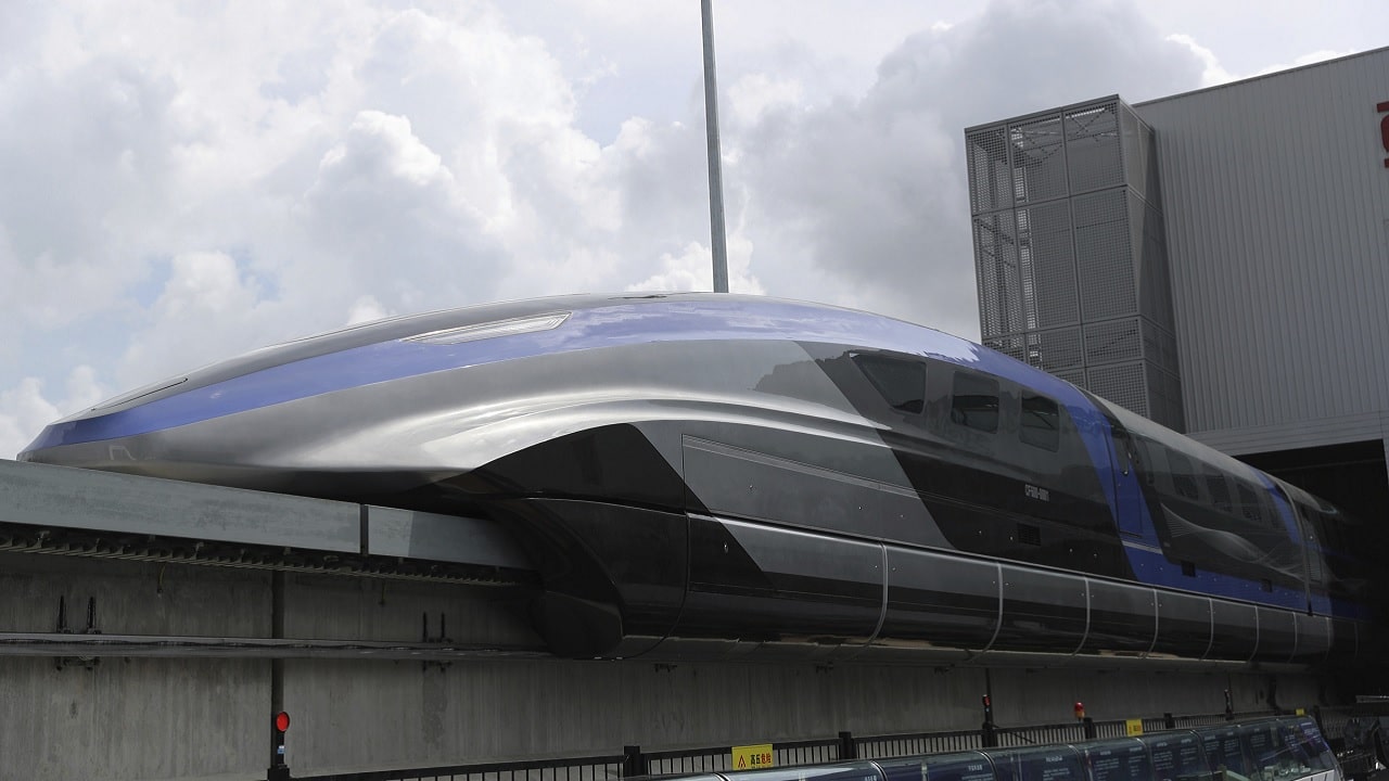 Pociąg na poduszce magnetycznej obsłuży porty. Kolej przyszłości – także z Polski