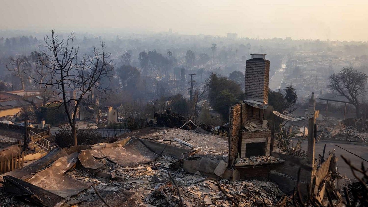 Skok na ziemię obywateli. Zamiast odbudowy domów po pożarze – slumsy. Skandal?