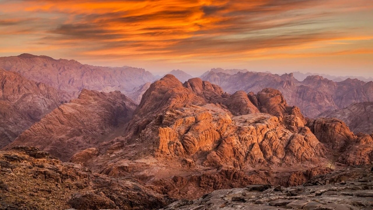 „Modny” kurort w miejscu historycznego sanktuarium, wbrew oporowi rdzennych mieszkańców. Rośnie napięcie wokół budowy