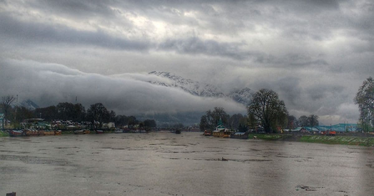 Indie otwierają tamy, nagła powódź w Pakistanie. „Wodna dyplomacja”