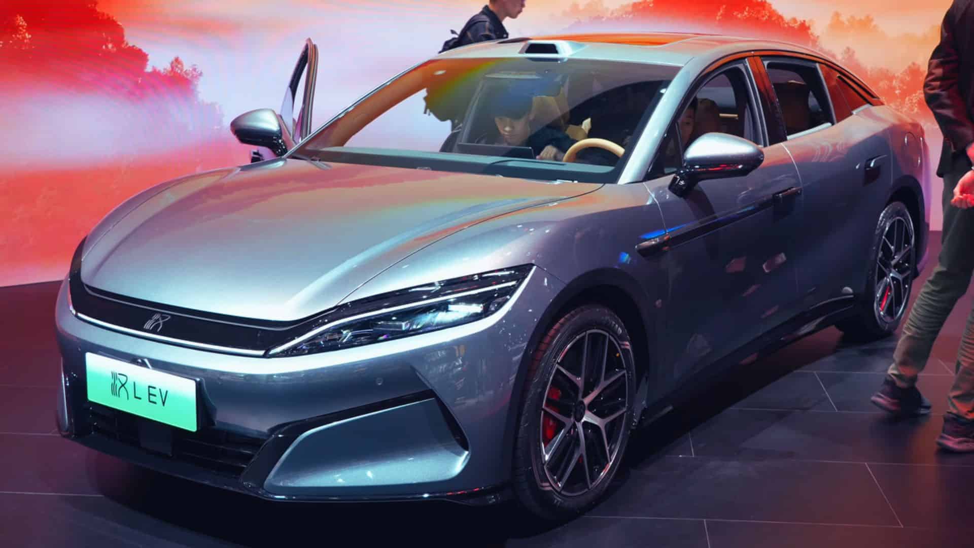 BYD przed Teslą w Europie. Chińczycy idą jak burza pomimo ceł UE. Jesteśmy skazani na chińską motoryzację?