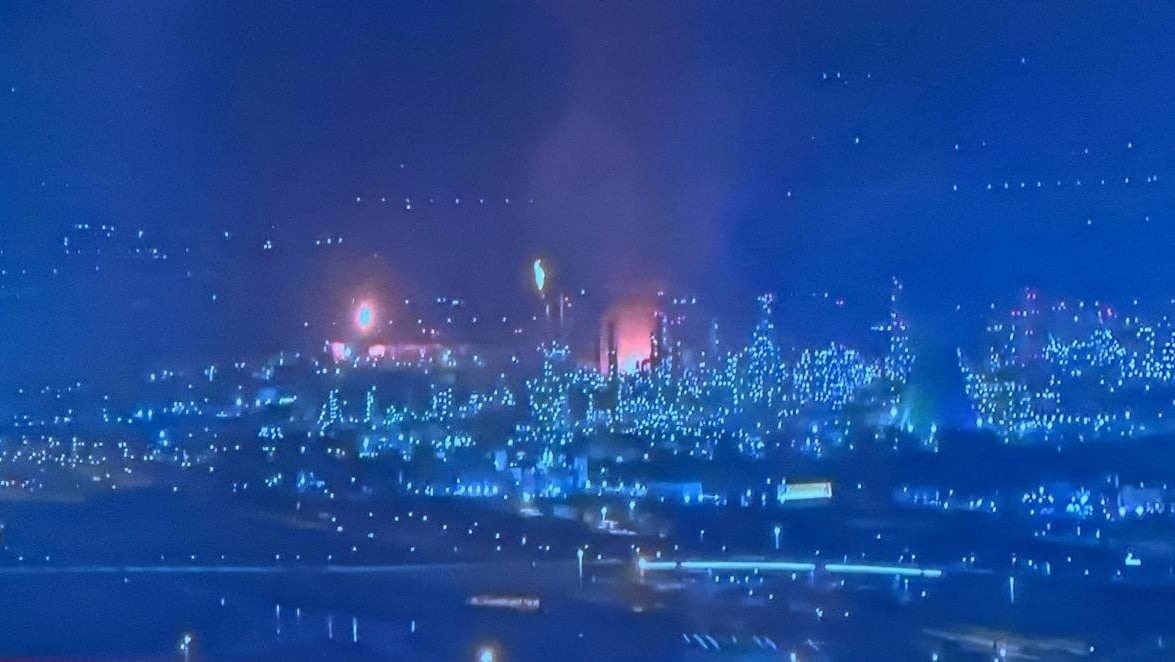 Wojna godzi w rafinerie. Zakłady w płomieniach, odcięte dostawy gazu