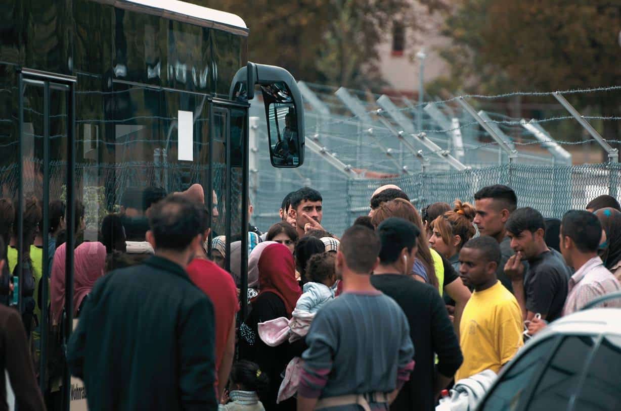 Gorąco wokół Centrów Integracji Cudzoziemców. Kolejne samorządy się wycofują. Migranci i tak trafią do Polski?