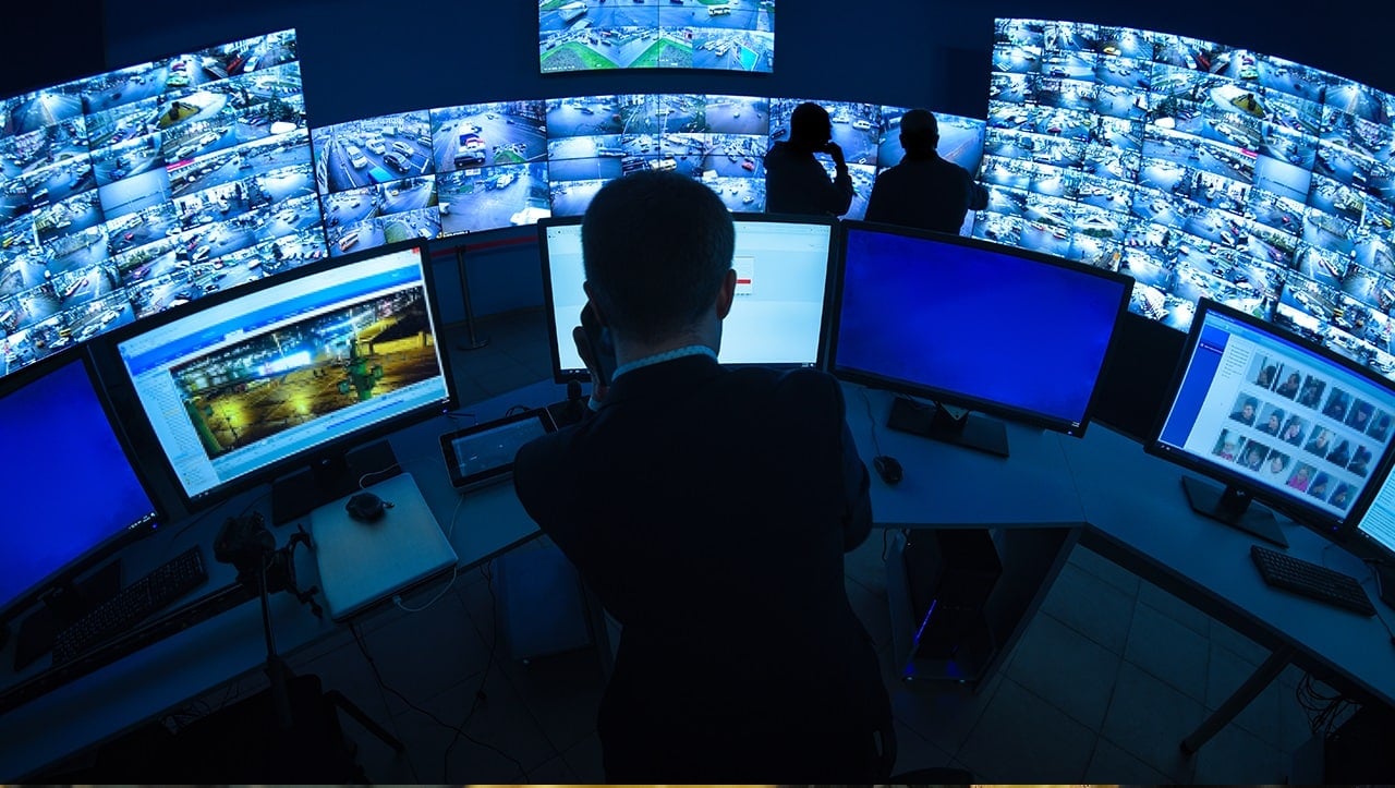 „Czy masz 18 lat?” by skorzystać ze zwykłej przeglądarki. Nowe 'zasady bezpieczeństwa’ prą ku absurdowi