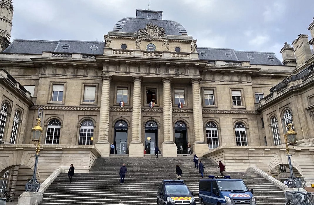 Była i obecna minister – oraz prezes, co nadał się w bagażu lotniczym – przed sądem. Proces korupcyjny roku?