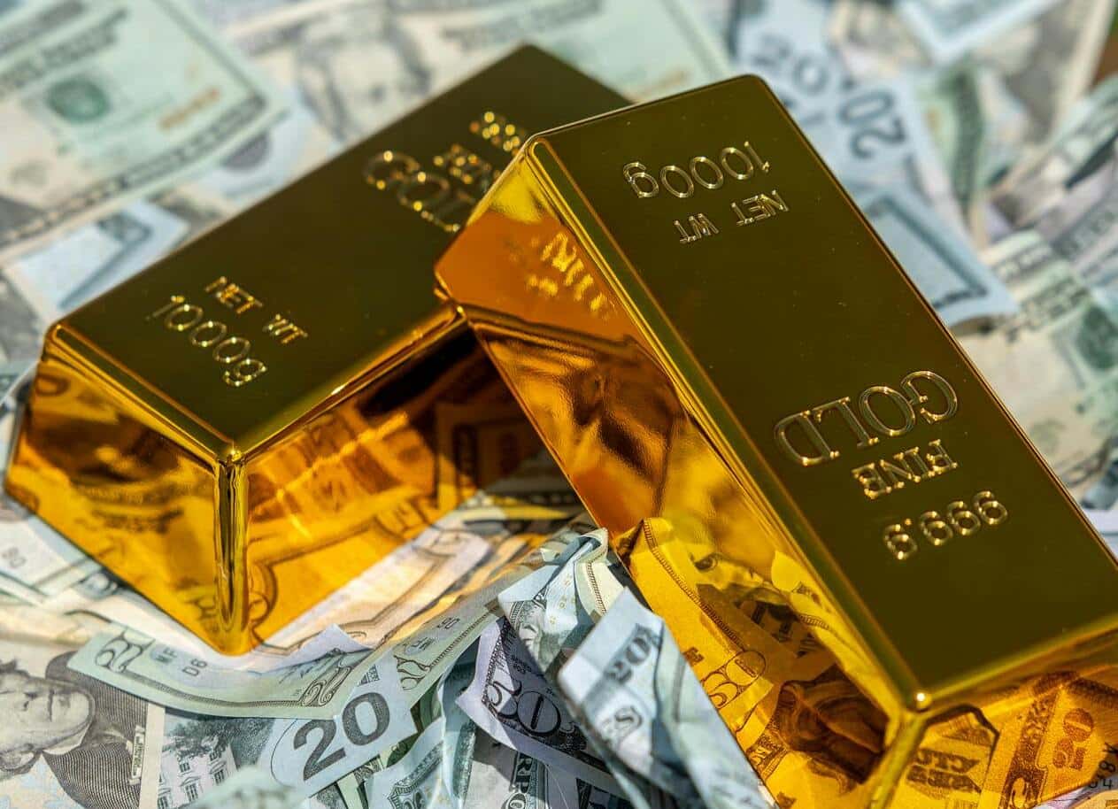 Polski bank centralny nagle przestał kupować złoto. Dlaczego NBP odwraca się od cennego kruszcu?