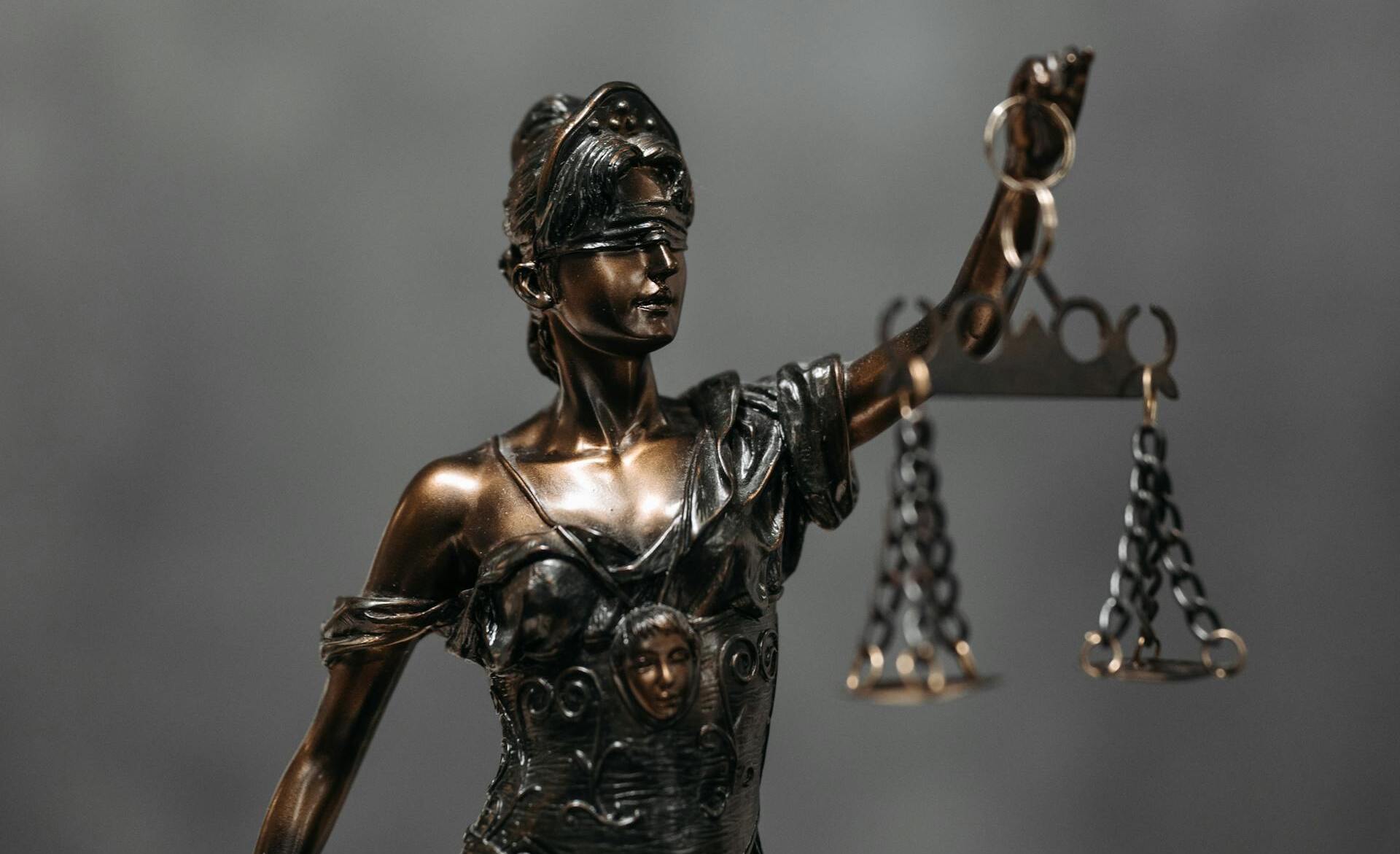 Prezes znanej polskiej spółki poszukiwany listem gończym. W tej aferze pieniądze straciły tysiące osób