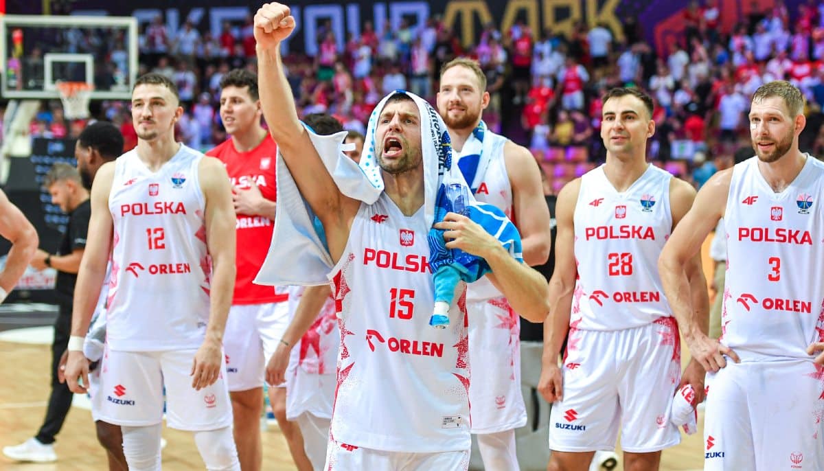 Gwizdy na hymn Izraela i zwycięstwo po dramatycznej końcówce. Polska niepokonana na EuroBaskecie!