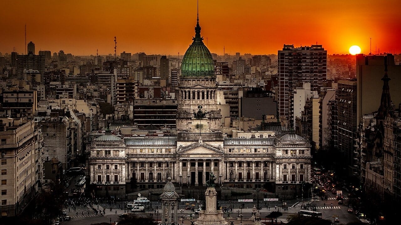 Stolica przeciw prezydentowi, odporna na reformy. Rynki rozczarowane, akcje i waluta gwałtownie w dół po lokalnych wyborach