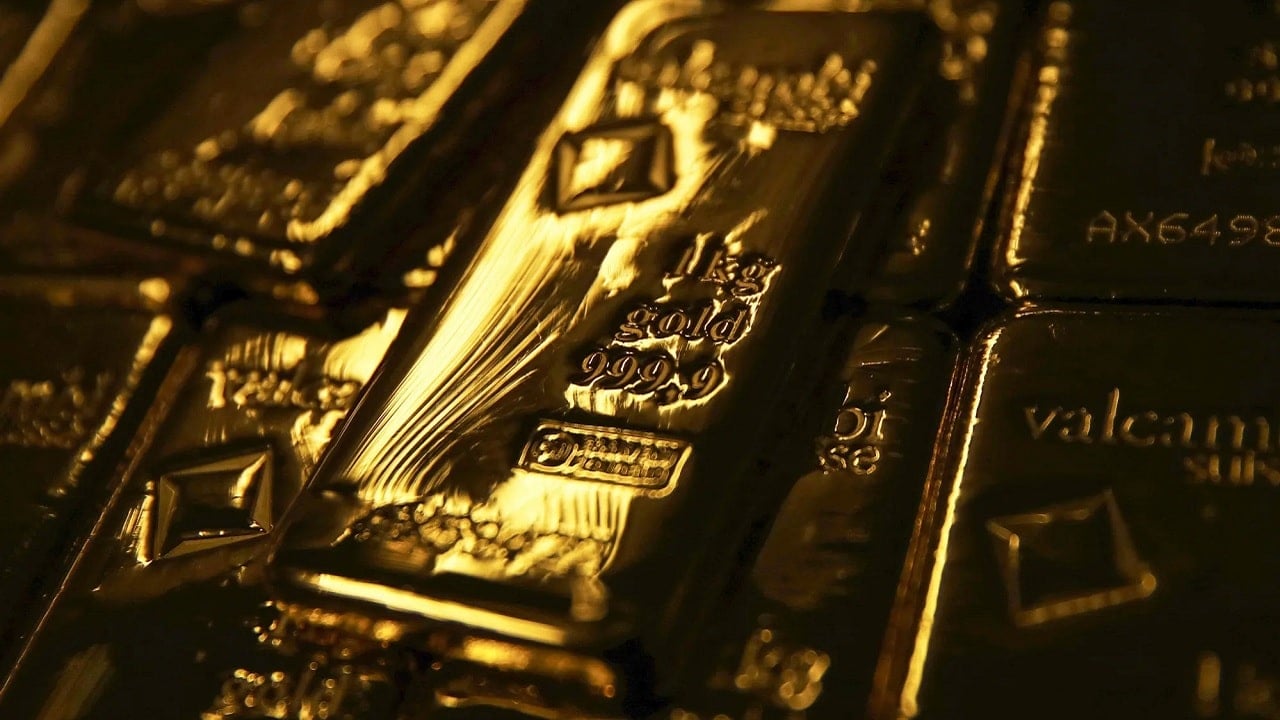 Policyjny rajd na firmę handlującą kruszcami. W tle „śliskie” złoto objęte sankcjami