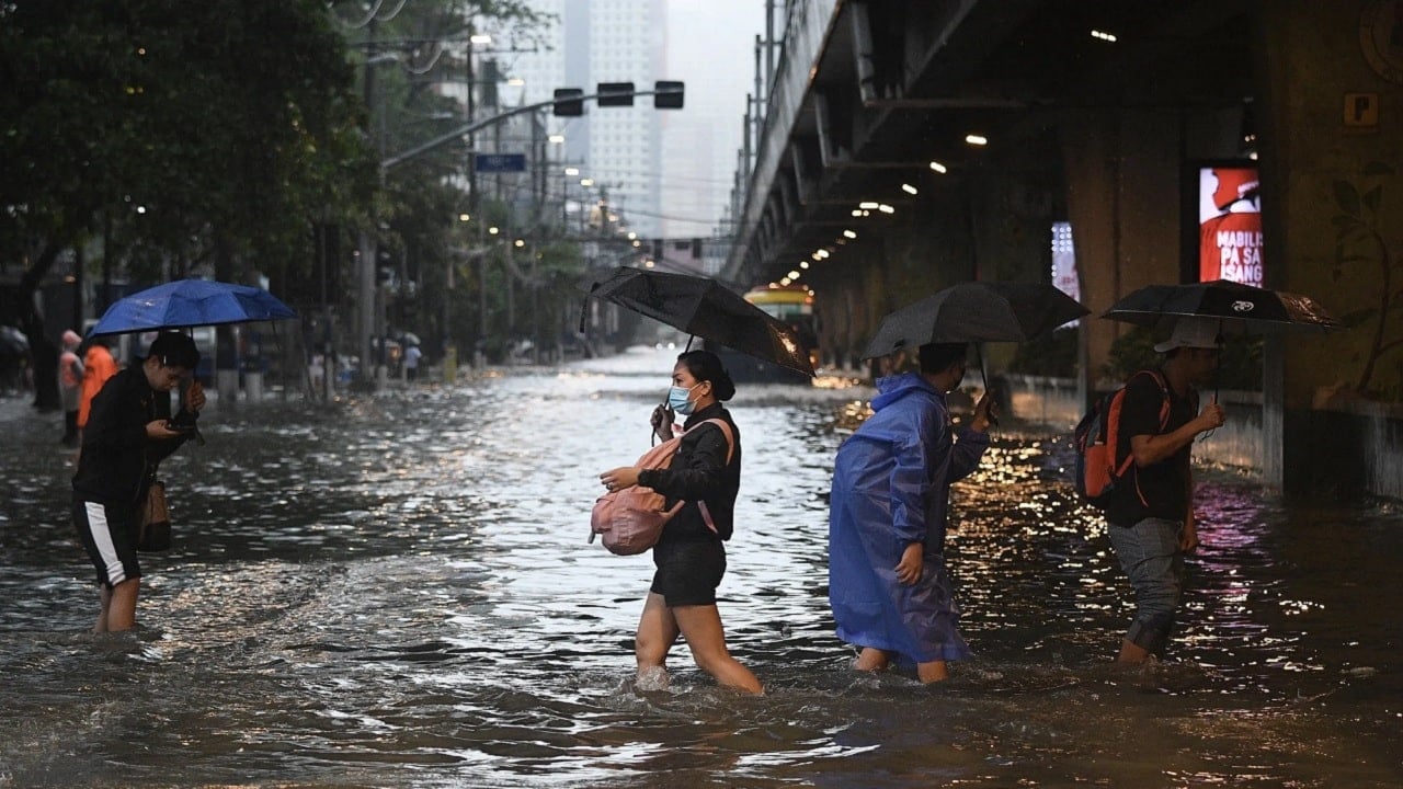 Konta bankowe zamrożone, społeczna furia, protesty w całym kraju. Korupcja grozi wodną katastrofą