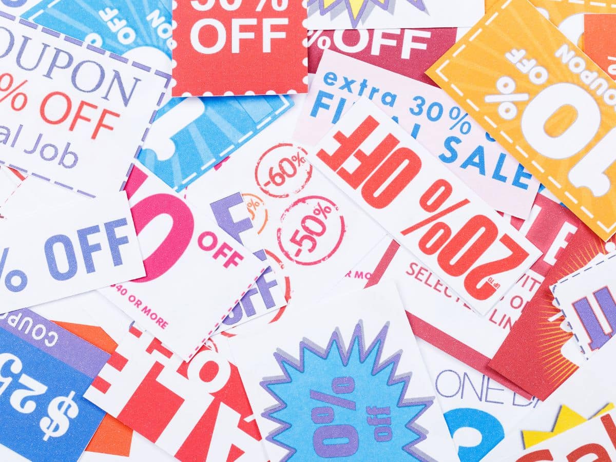 Inflacja a siła nabywcza Polaków – jak kupony i kody rabatowe pomagają chronić portfele konsumentów