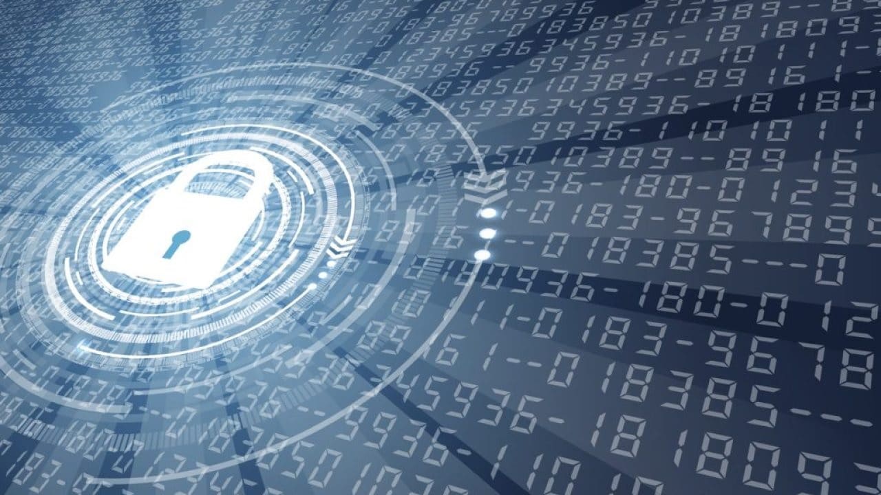 Platforma opuści UE przez totalitarne, inwigilacyjne przepisy. Inne portale ostrzegają