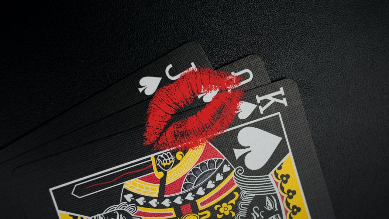 Rośnie sprzedaż szminek i zakładów bukmacherskich? Ostrożnie. „Nadchodzi recesja”