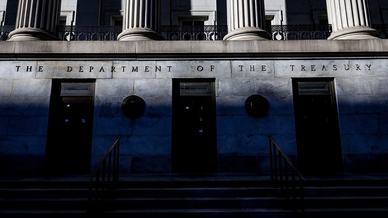 „Powiązany z przestępczością narkotykową”. Bank traci licencję, wyprzedaje aktywa, pytania pozostają