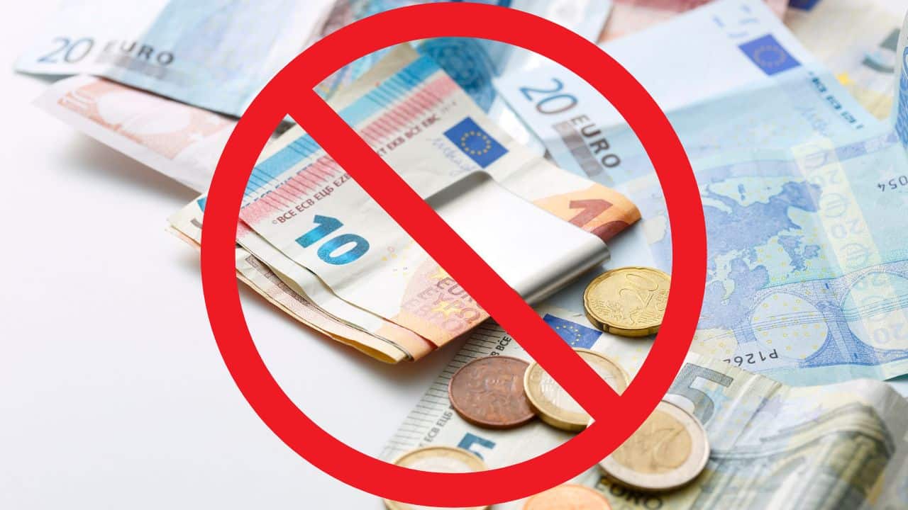 Unia Europejska niedługo zakaże gotówki? Sprawdzamy co zawierają nowe przepisy