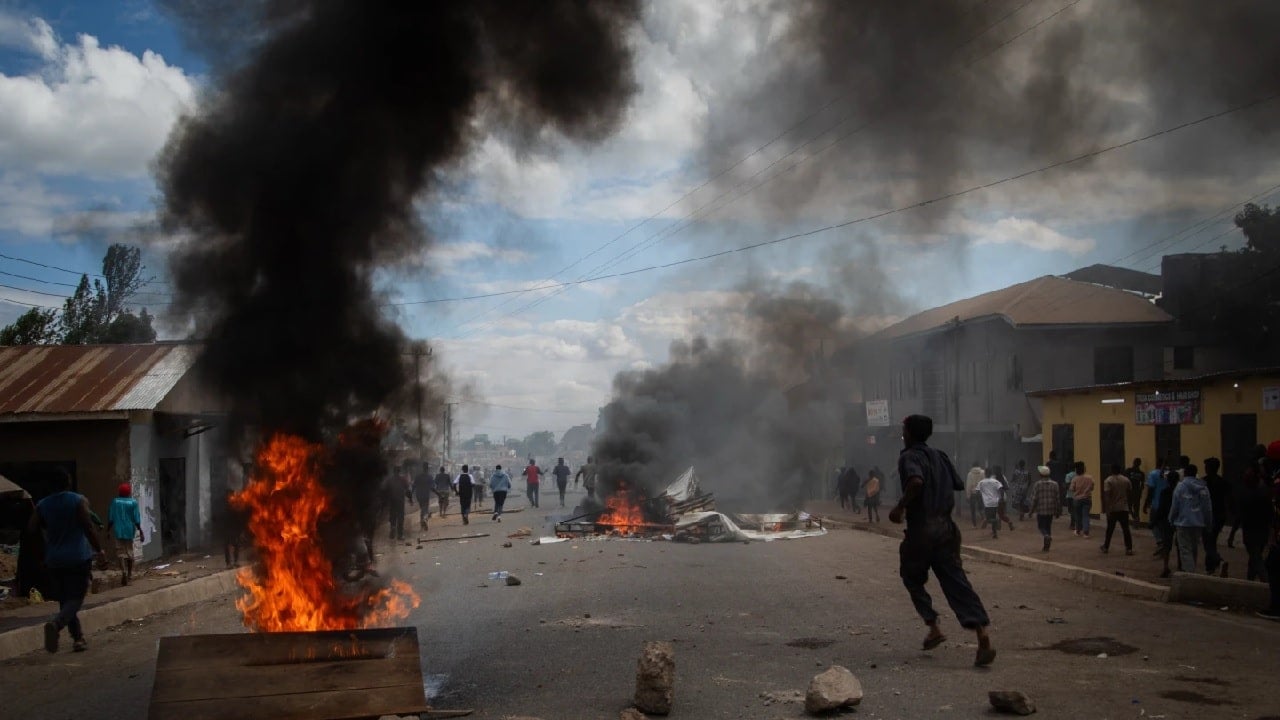 Dostawy miedzi do Chin wstrzymane. 700 zabitych, zablokowany port, Internet nie działa