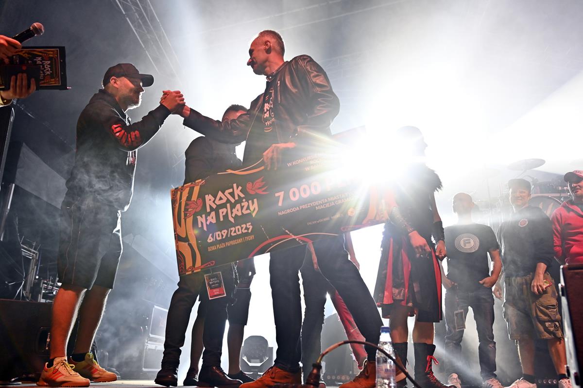 [ZDJĘCIA] Tychy: Rock na Plaży z poważnymi utrudnieniami. MCK przeprasza