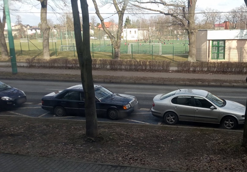 Zdrowi parkują na miejscach dla inwalidów. Czytelnicy informują, my publikujemy