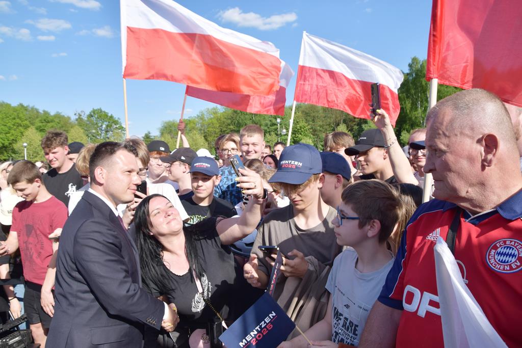 Tychy: „To państwo z betonu łączone na trytytki” – wiec Sławomira Mentzena, kandydata na prezydenta RP