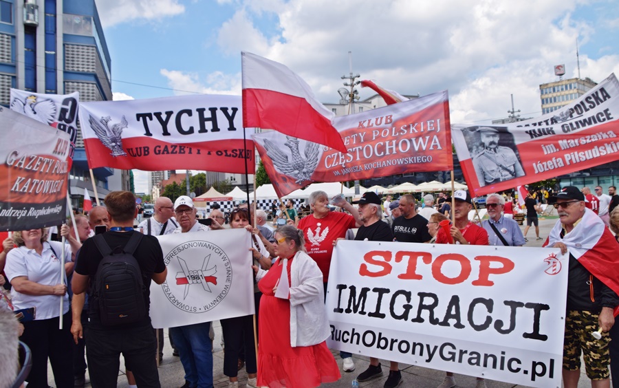 Równoległe wiece antyimigracyjne w Katowicach. Tyszanie też tam byli