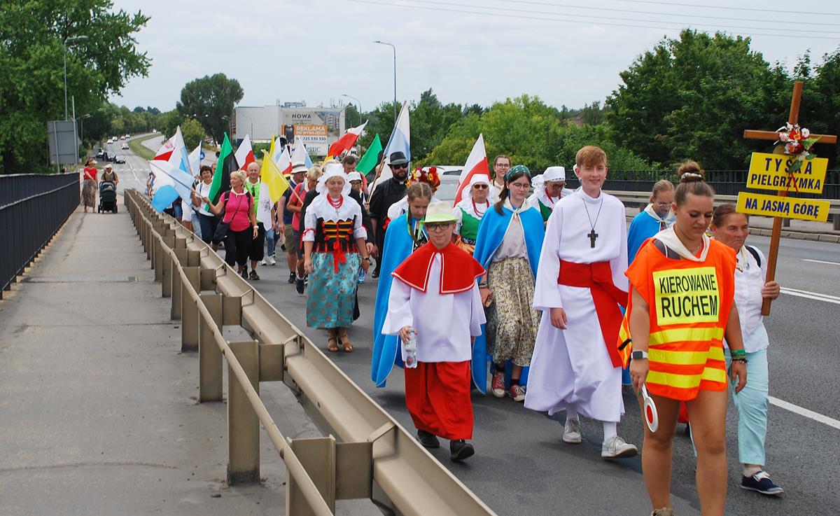 [FILMY, ZDJĘCIA] Tyszanie w drodze do Maryi. 41. Tyska Piesza Pielgrzymka na Jasną Górę