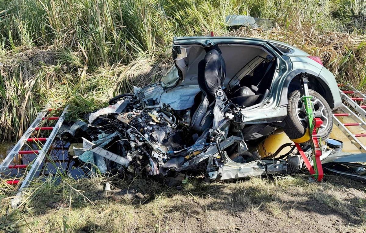 [ZDJĘCIA] Bieruń: Śmiertelne uderzenie w drzewo na ul. Turystycznej