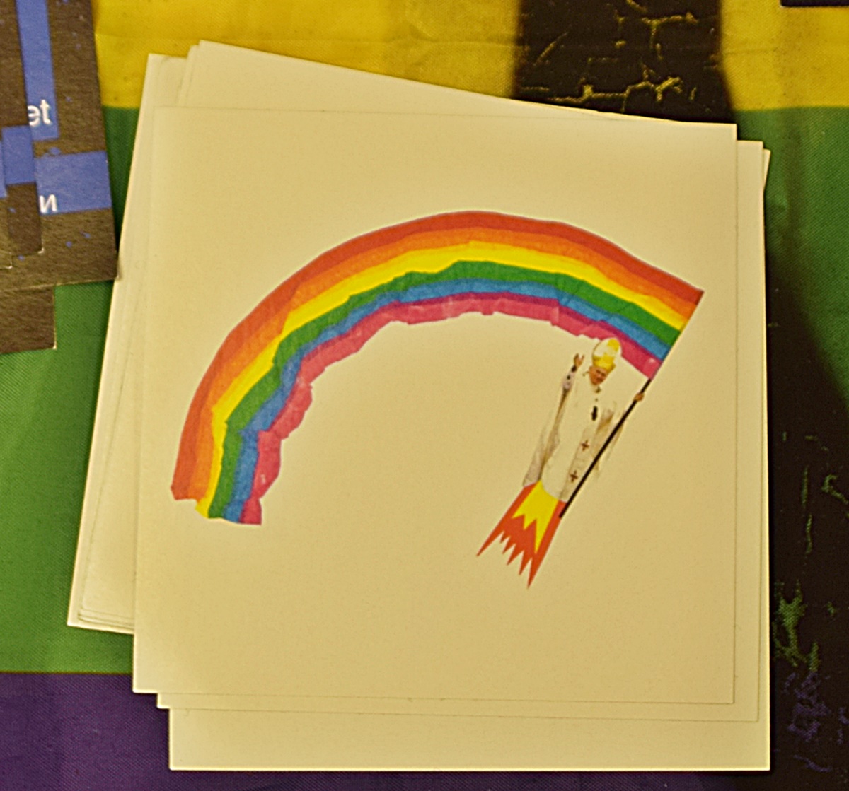 Tychy: Św. Jan Paweł II z flagą LGBT zamiast pastorału, Chrystus z tęczową stułą, czyli dzień równości LGBT w muzeum