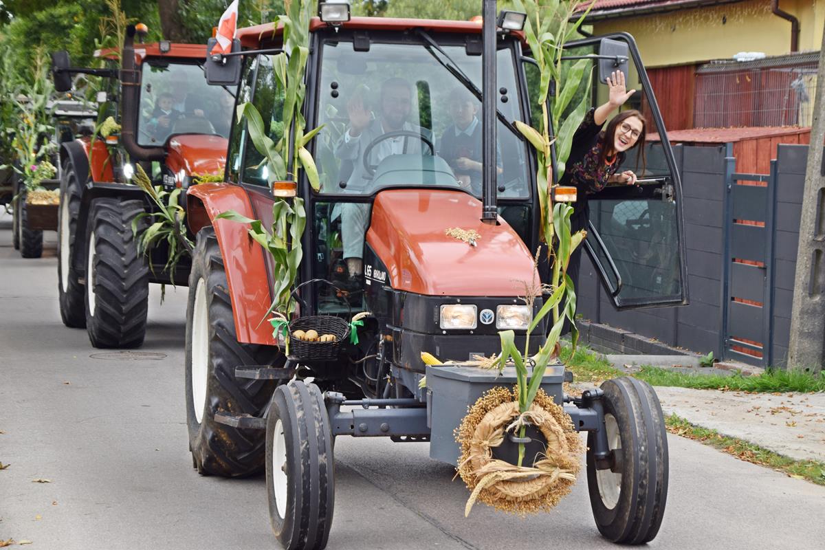 Tychy: Dożynki w Urbanowicach. Marszałek woj. śląskiego wezwał opatrzność, by czuwała m.in. nad rolnikami
