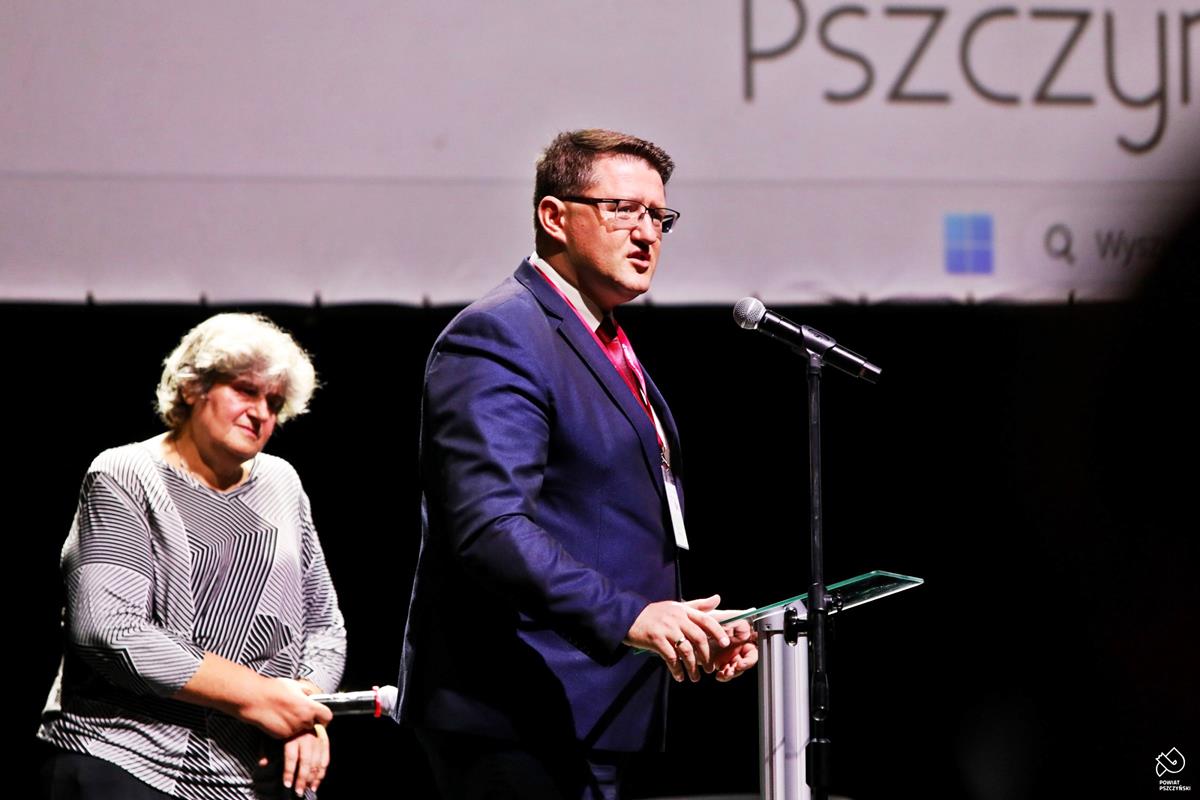 Od 160 lat żubry chodzą po pszczyńskim lesie. Część tożsamości