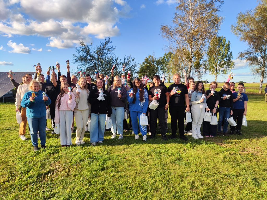 Motanki, recykling i integracja – pierwszy dzień polsko-litewskiego obozu ekologicznego.