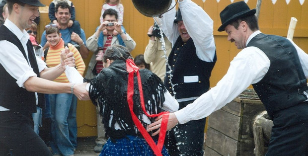Dziś Poniedziałek Wielkanocny. Jak na Kurpiach obchodziło się śmigus-dyngus?