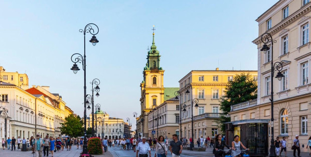 Zdejmą płyty z Krakowskiego Przedmieścia, żeby posadzić drzewa