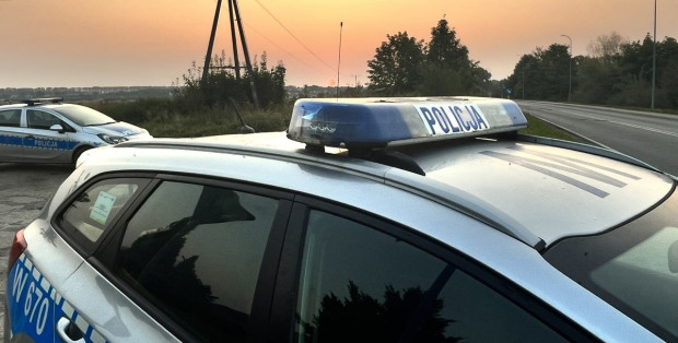 Obława na poszukiwanego w powiecie przysuskim. Dwaj policjanci ranni