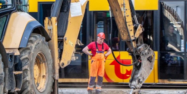 Remont torów na Wołoskiej. Są zmiany w ruchu [SPRAWDŹ]