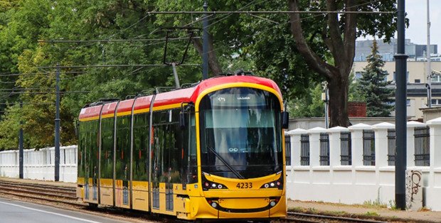 Drugi dzień majówki w Warszawie. Zmiany w komunikacji i utrudnienia w centrum