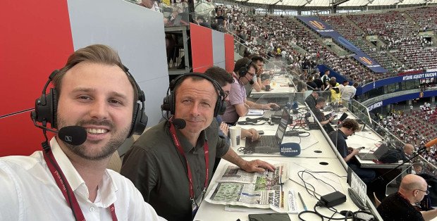 Uroczysta oprawa i komplet kibiców. Trwa finał piłkarskiego Pucharu Polski [SŁUCHAJ W RDC]