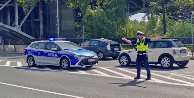 Święto Trzeciego Maja w stolicy i utrudnienia dla kierowców oraz pasażerów