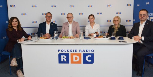 „Jest prawda czasu i prawda ekranu”. Politycy w „Bez ogródek” o kampanii wyborczej
