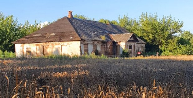 Zabytkowy dwór w Iganiach zostanie odbudowany. Ma tam być Muzeum Powstania Listopadowego