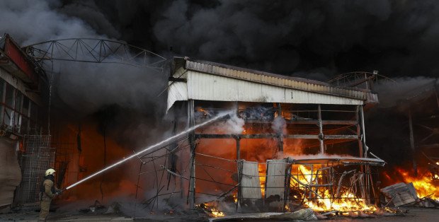 Rosyjski atak rakietowy na Sumy. Władze: zginęły trzy osoby