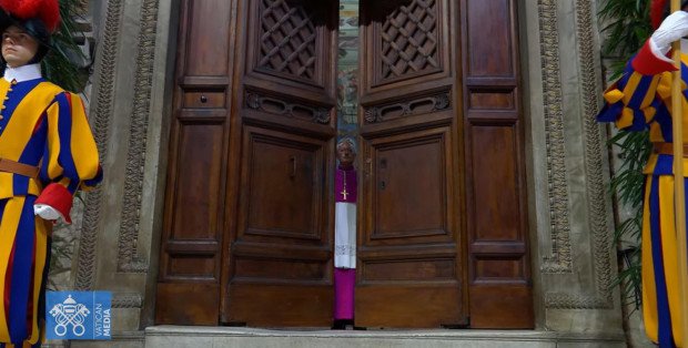 Drzwi Kaplicy Sykstyńskiej zamknięte. Czy dziś zostanie wybrany papież?